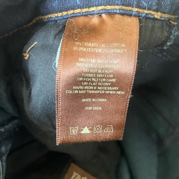 Kut from the Kloth Chrissy flare jeans. Women size 6. - Picture 8 of 15